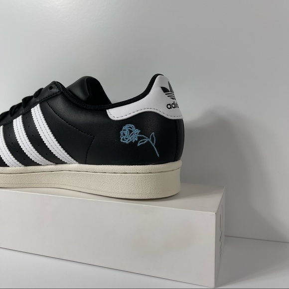 ADIDAS SUPERSTAR BIG KID EMPOWERING GRAPHICS BLACK WOMENS SHOES SIZE 6.5 WHITE N - Picture 10 of 10